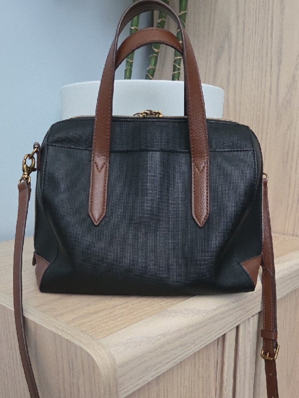 Fossil Two-Tone Black & Brown Syndey Satchel Bag - Classic Carry & Crossbody - Picture 3 of 13